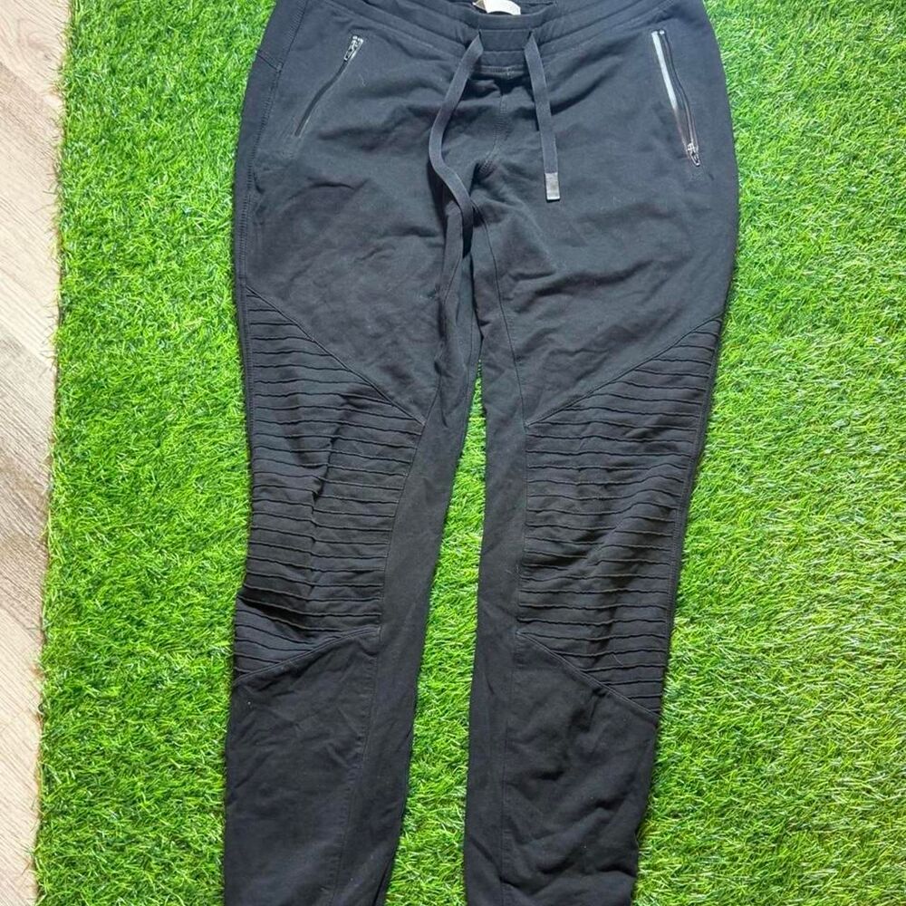 Alo-yoga Women's Black Joggers-tracksuits